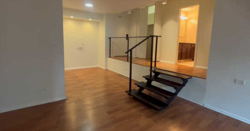 57 E Chestnut St, Chicago, IL 60611 - photo 1