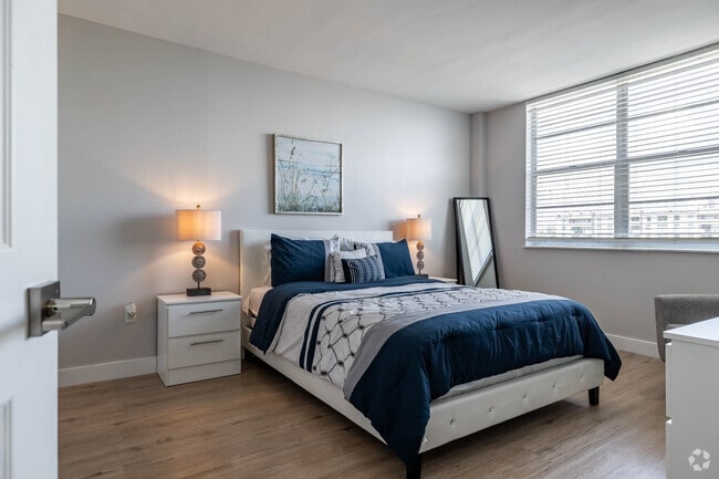 1 BR, 1 BA