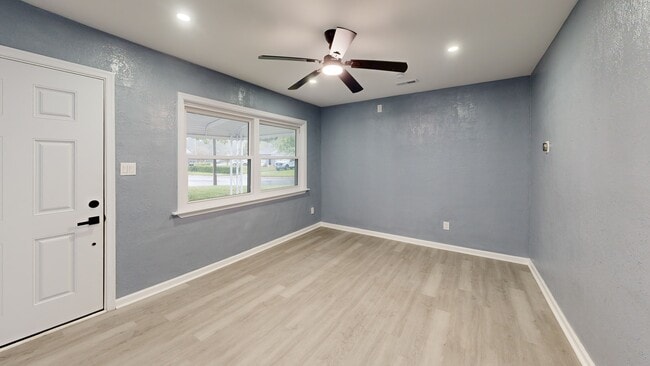 1330 Wingfield Ave, Chesapeake, VA 23325 - photo 2