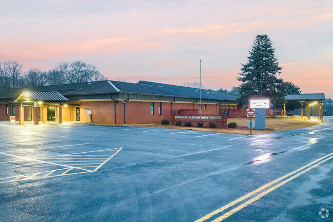 Buchanan Elementary School has a student-teacher ratio of 13 to 1.
