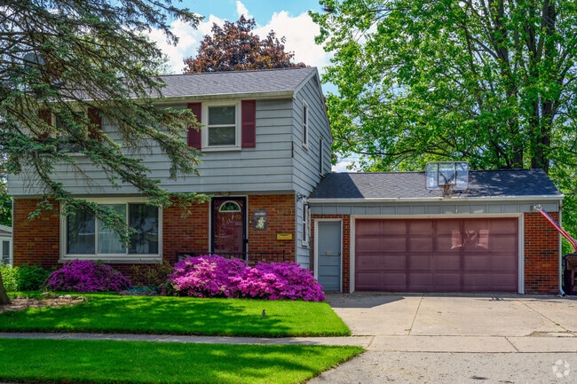 You can find a renovated Colonial Revival home in Groesbeck - perfect for a growing family.