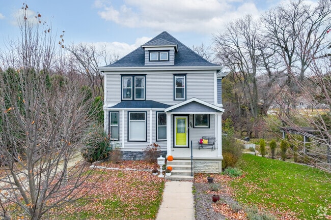 American Foursquare homes are prevalent in Decorah’s older neighborhoods.