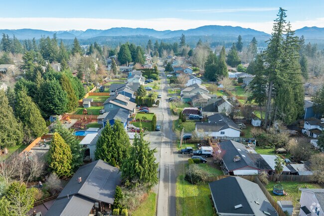Wooded rows of ranch homes and quaint residential lanes, contribute to Maple Valley's charm.