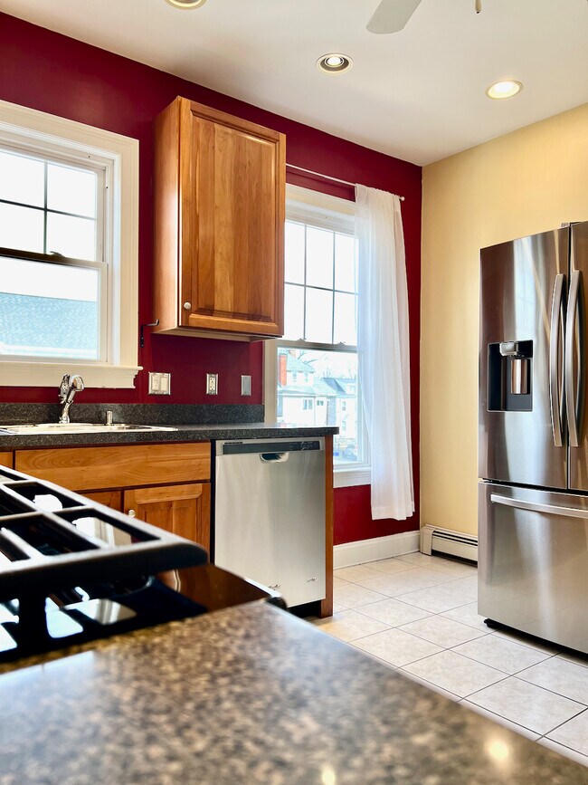 102 Salem St unit 2R, Malden, MA 02148 - photo 3