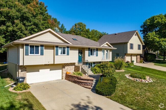 Greenfield is a residential suburb in western Omaha with ready access to shopping and dining.