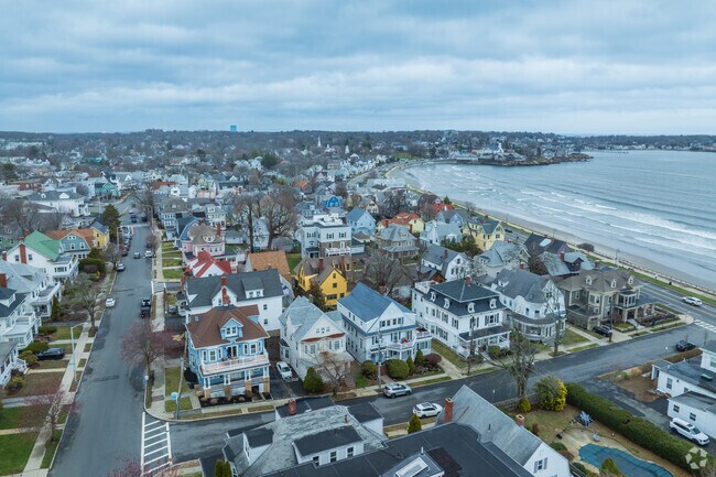 The Diamond District sits closely to Swampscott where residents can explore oceanfront dining and amenities.