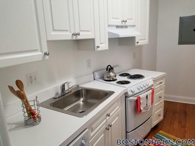 15 Green St unit 1, Brookline, MA 02446 - photo 2