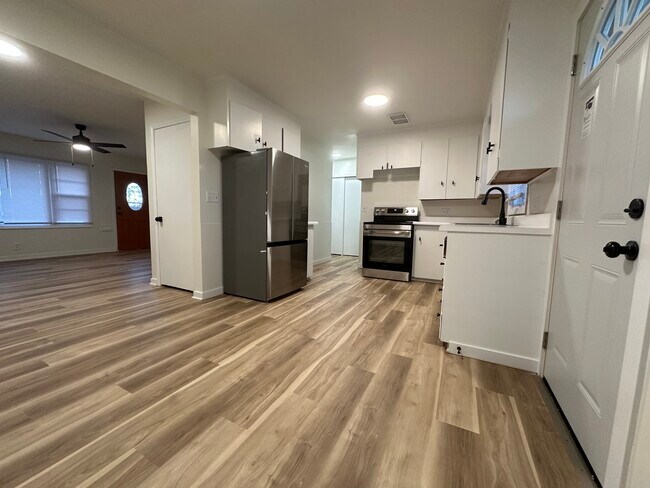 5317 N 45th St, Omaha, NE 68104 - photo 3