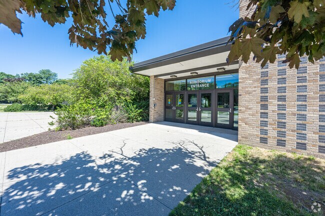 Locals enjoy Pilgrim High School for it's convenient location and high quality staff.