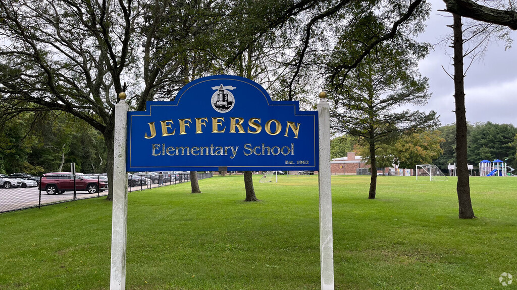Jefferson Elementary School is located in Huntington