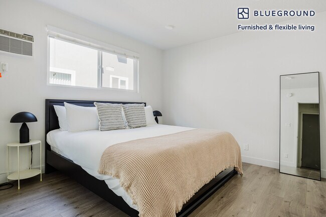 4136 Grand View Blvd unit FL0-ID1326, Los Angeles, CA 90066 - photo 7