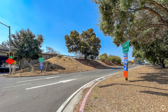 The Interstate 580 connects Caballo Hills to the rest of the Bay Area.