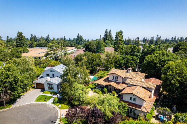 Most homes in Menlo Oaks sit on smaller lots.