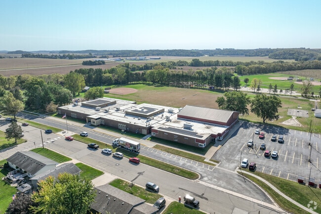 Plainview-Elgin-Millville Elementary School (4-6)