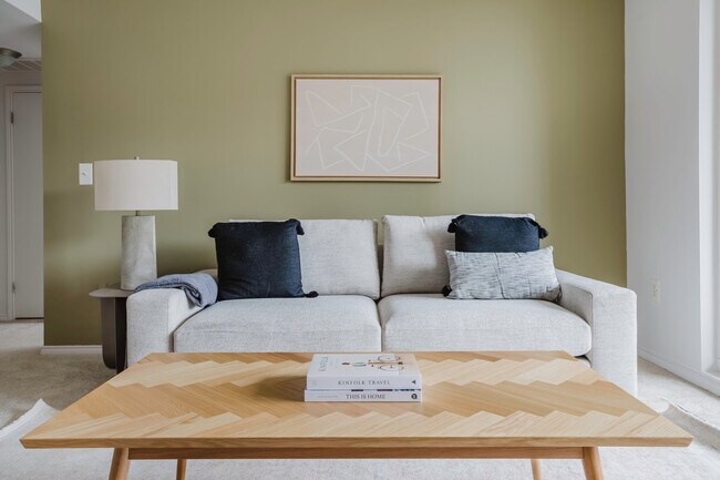 850 N Randolph St unit FL19-ID8612A, Arlington, VA 22203 - photo 2