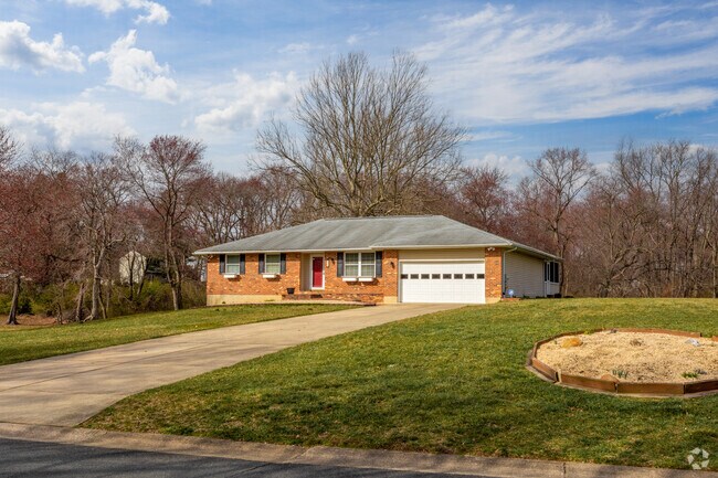 Ranch homes on large lots can be found throughout the Bear neighborhood.