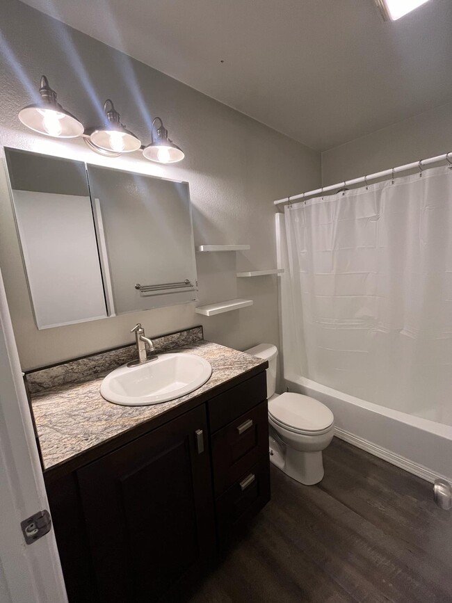 Bathroom tub, shower