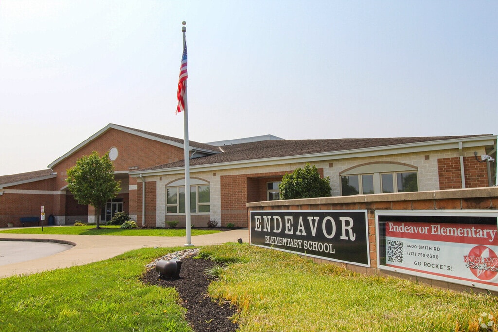 Endeavor Elementary School sign and building in Butler County.