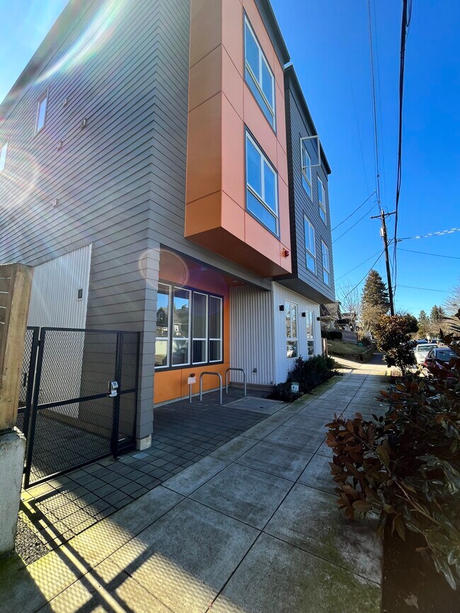 1524 N Sumner St, Portland, OR 97217