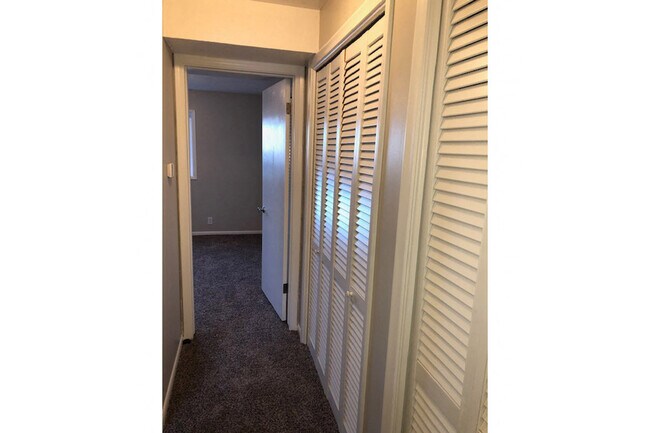 Flats on 75th, Omaha, NE 68124 - photo 6