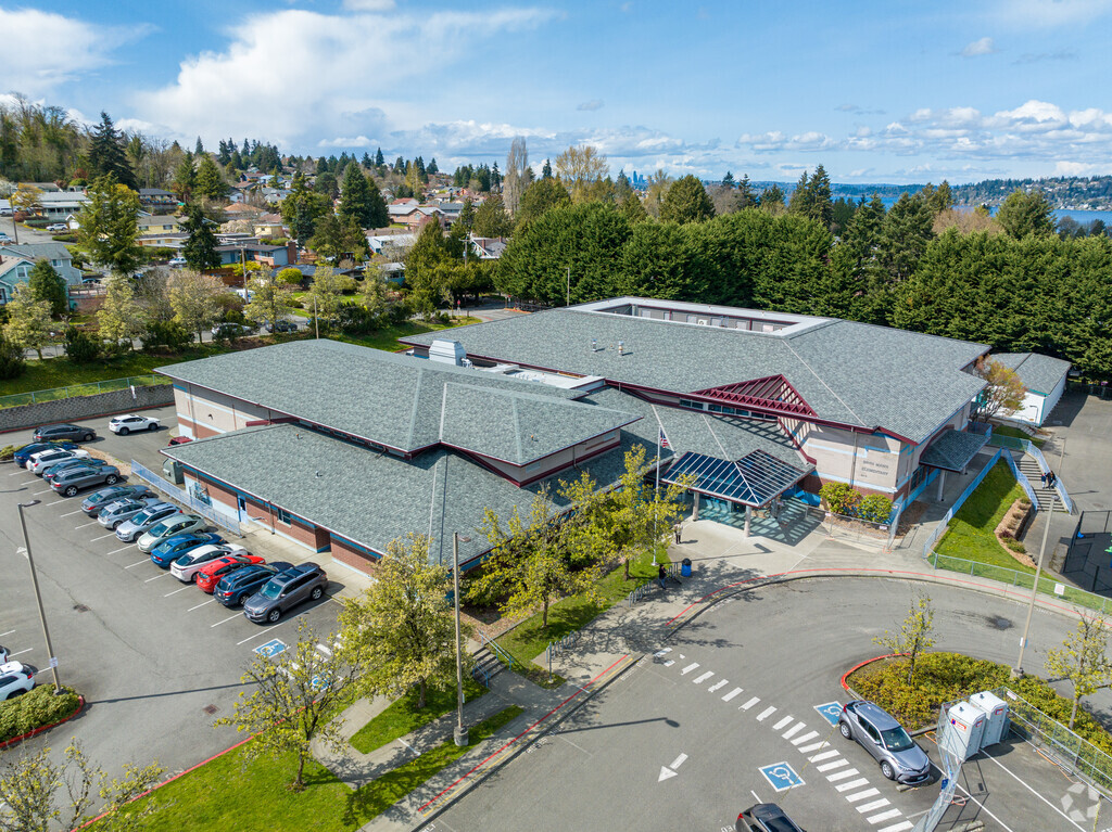 Bryn Mawr Elementary School received a B- from Niche.