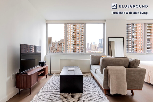561 10th Ave unit FL12-ID2085, New York, NY 10036 - photo 2