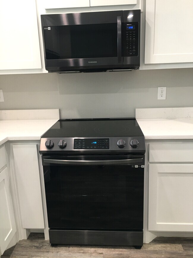 709 W Woodard St, Denison, TX 75020 - photo 6