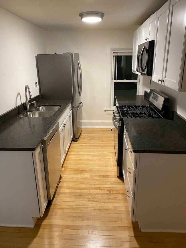 2416 E Washington Ave unit 1, Madison, WI 53704 - photo 7