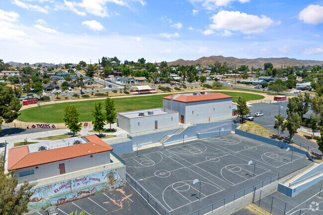 Elsinore Middle School is a highly rated school in Riverview.