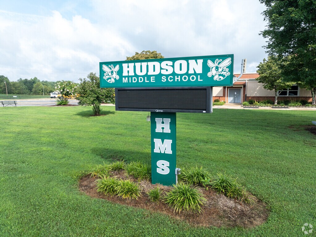 The student population of Hudson Middle School is 623 and the school serves 6-8.