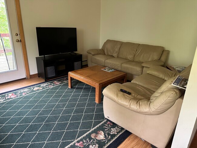 9 Langdon St unit 9 Langdon, Plymouth, NH 03264 - photo 4