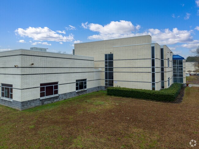 Grafton High School has a student-teacher ratio of 17 to 1.