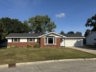 1798 Chateau Dr, Green Bay, WI 54304