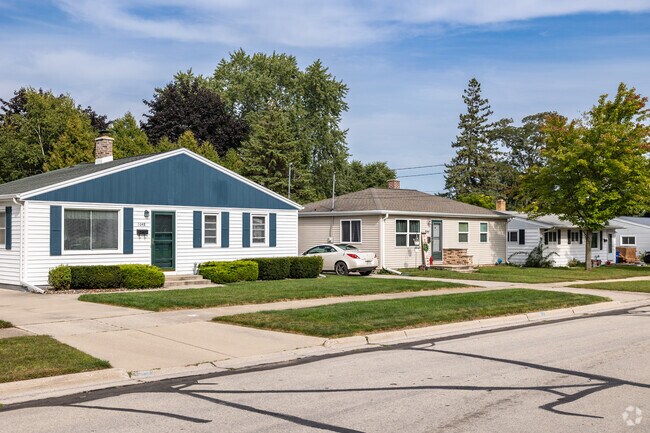 John Muir Park is a quiet neighborhood with sidewalks lining most streets.