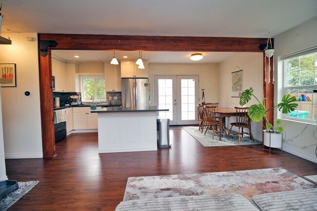 9020 SE Stephens St, Portland, OR 97216 - photo 5