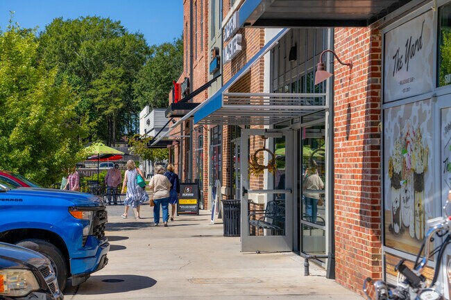 Parkhaven in Hattiesburg features a mix of local shops, dining spots, and residences.