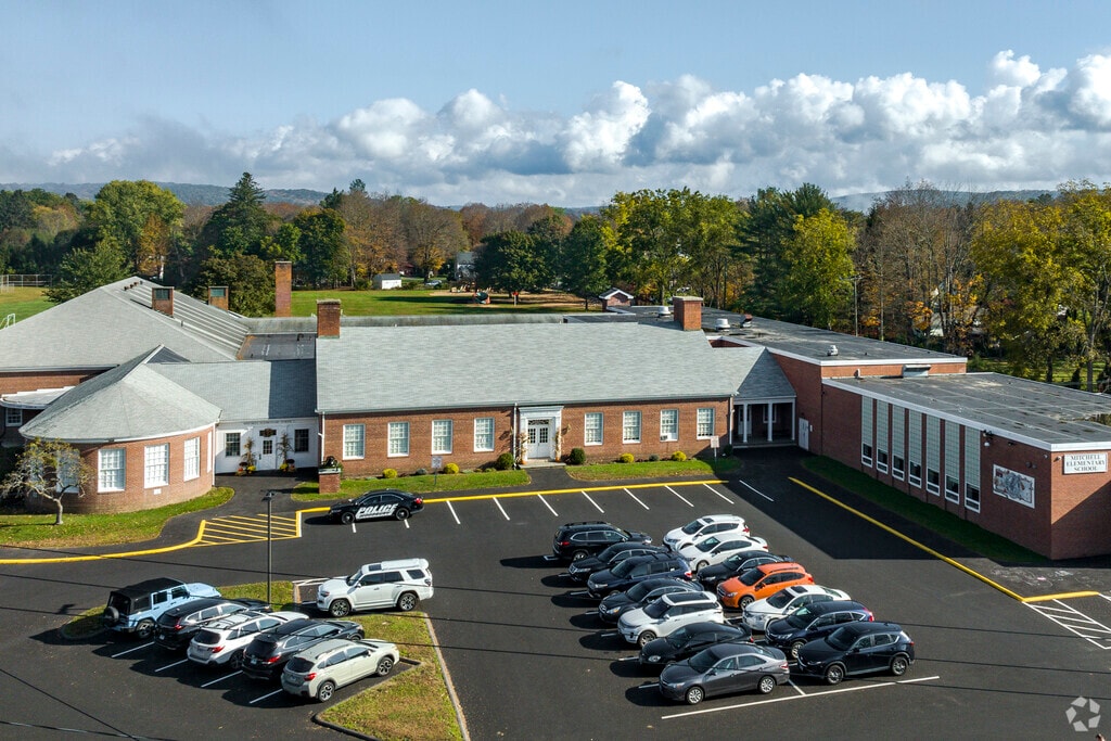 Mitchell Elementary School is located a short walk from Main St in Woodbury