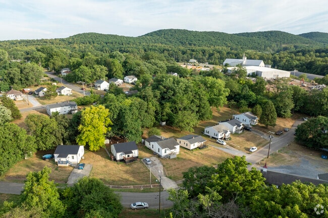 Fairview Heights has a rural feel while still close to downtown Lynchburg.