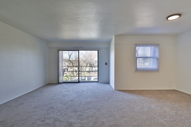 Crow's Nest Apartments, de Pere, WI 54115 - photo 4