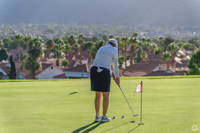 Inside Painted Desert you will find a public 18-hole course with views of the mountains.