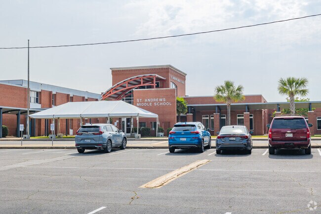 Saint Andrews Middle School has a C-minus rating on Niche.