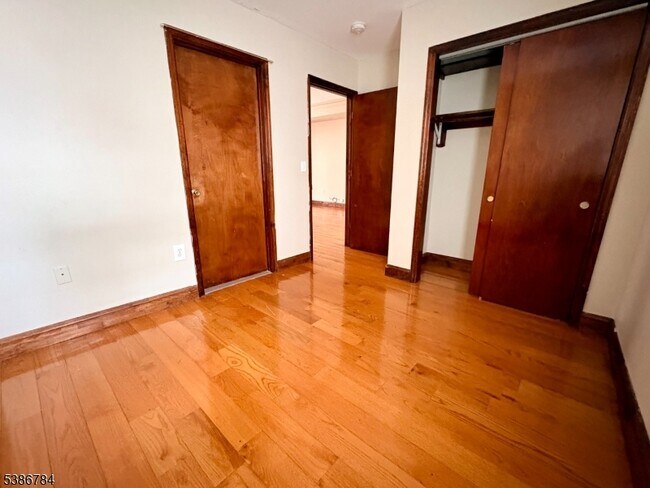 168 Pacific St unit 1, Newark, NJ 07105 - photo 6