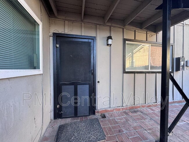 117 E Grove St, Stockton, CA 95204 - photo 2