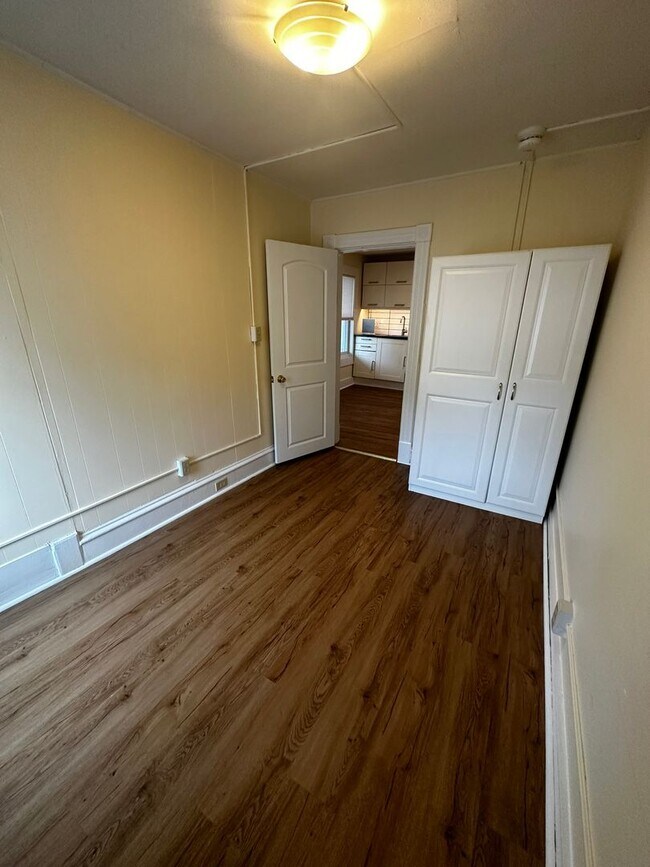 9 Lakeview Terrace unit 2, Burlington, VT 05401 - photo 4