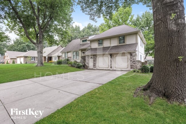 1018 SE 4th St, Lees Summit, MO 64063 - photo 2