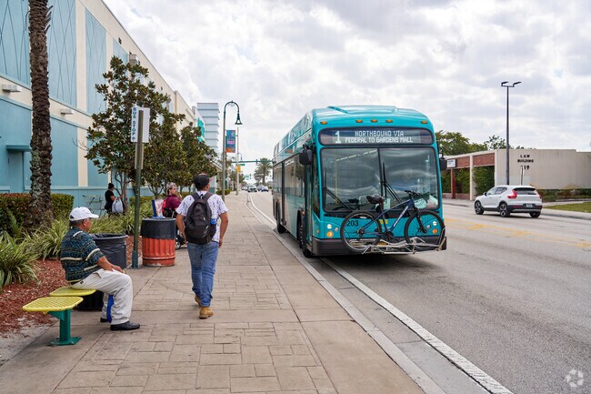 Public transit near Parrot Cove is easy to get to on US1.