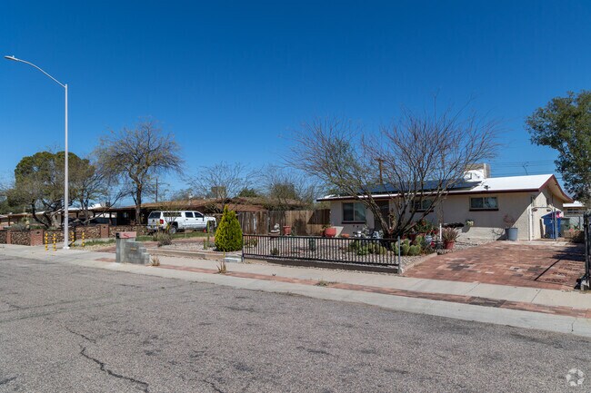 Yards in Naylor have enough room for small gardens with medium sized trees.