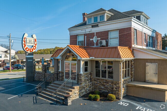 The Paddock on Market boasts its mouth watering crab cakes in Springetts Manor-Yorklyn.