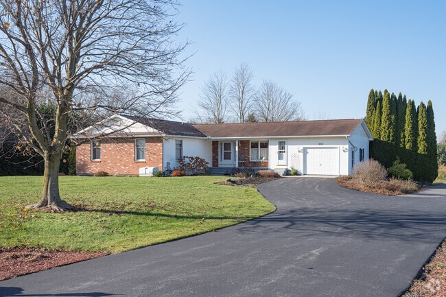 Mid-century ranch homes with ample acreage are not uncommon in Hartland.