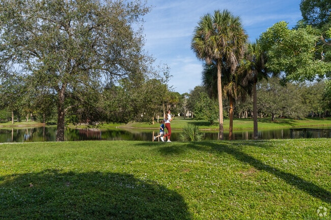 Residents of Boca del Mar jog along peaceful lakeside trails at Parque Placido.